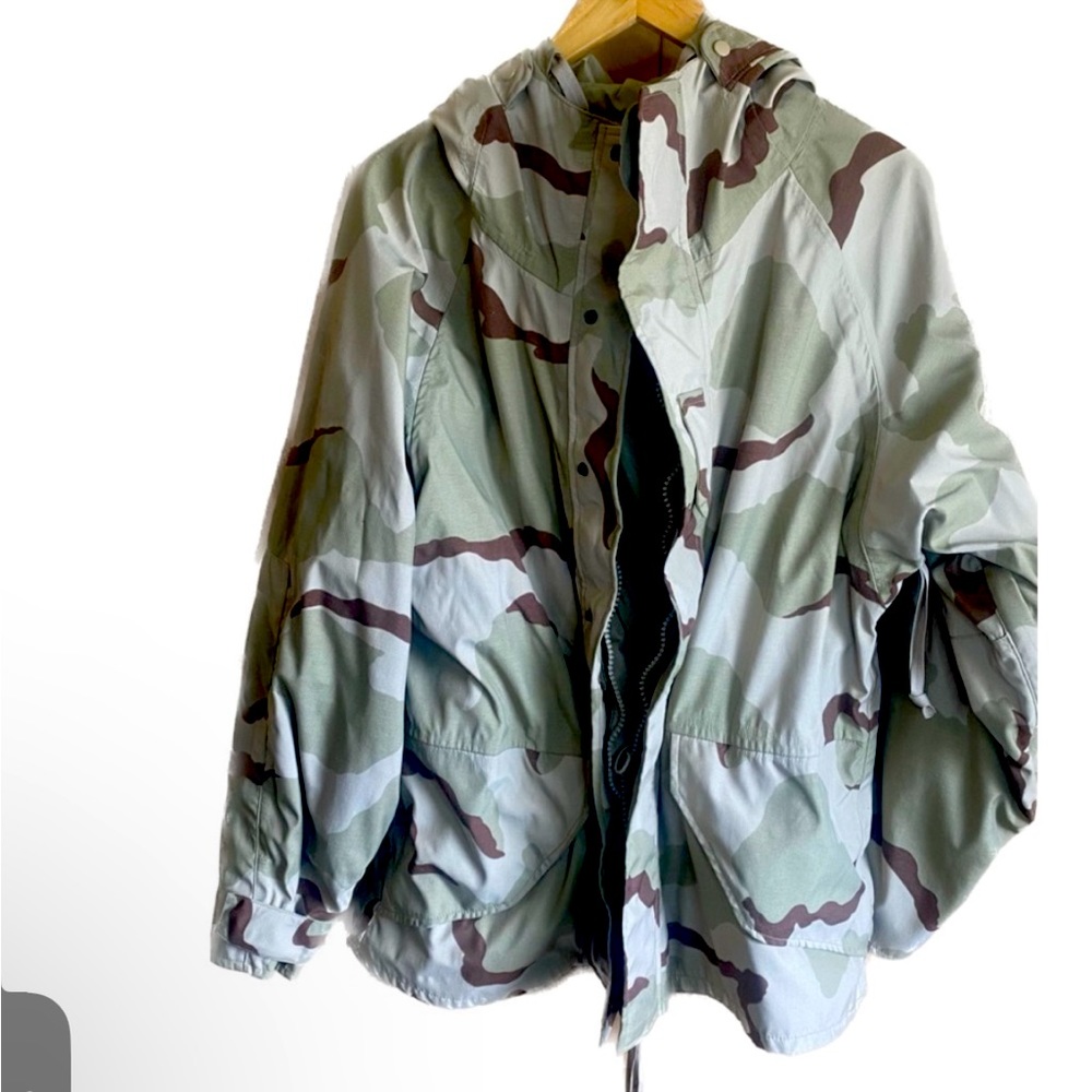 Rothco parka, wet weather desert camouflage, Men’s Small. Like new.